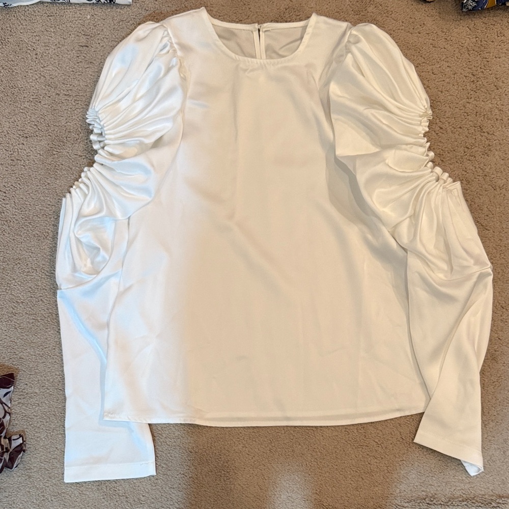 Elegant White Ruched Sleeve Top